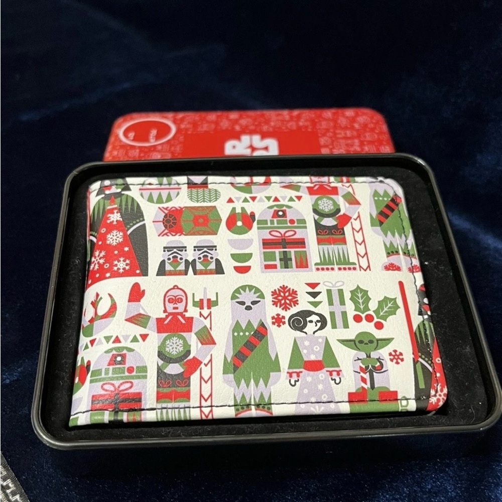 NIB Buckle Down Men's Wallet Star Wars Theme - Chewbacca Yoda C-3PO R2D2 Vader